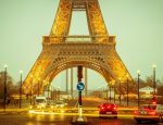 Turnul Eiffel fără turiști